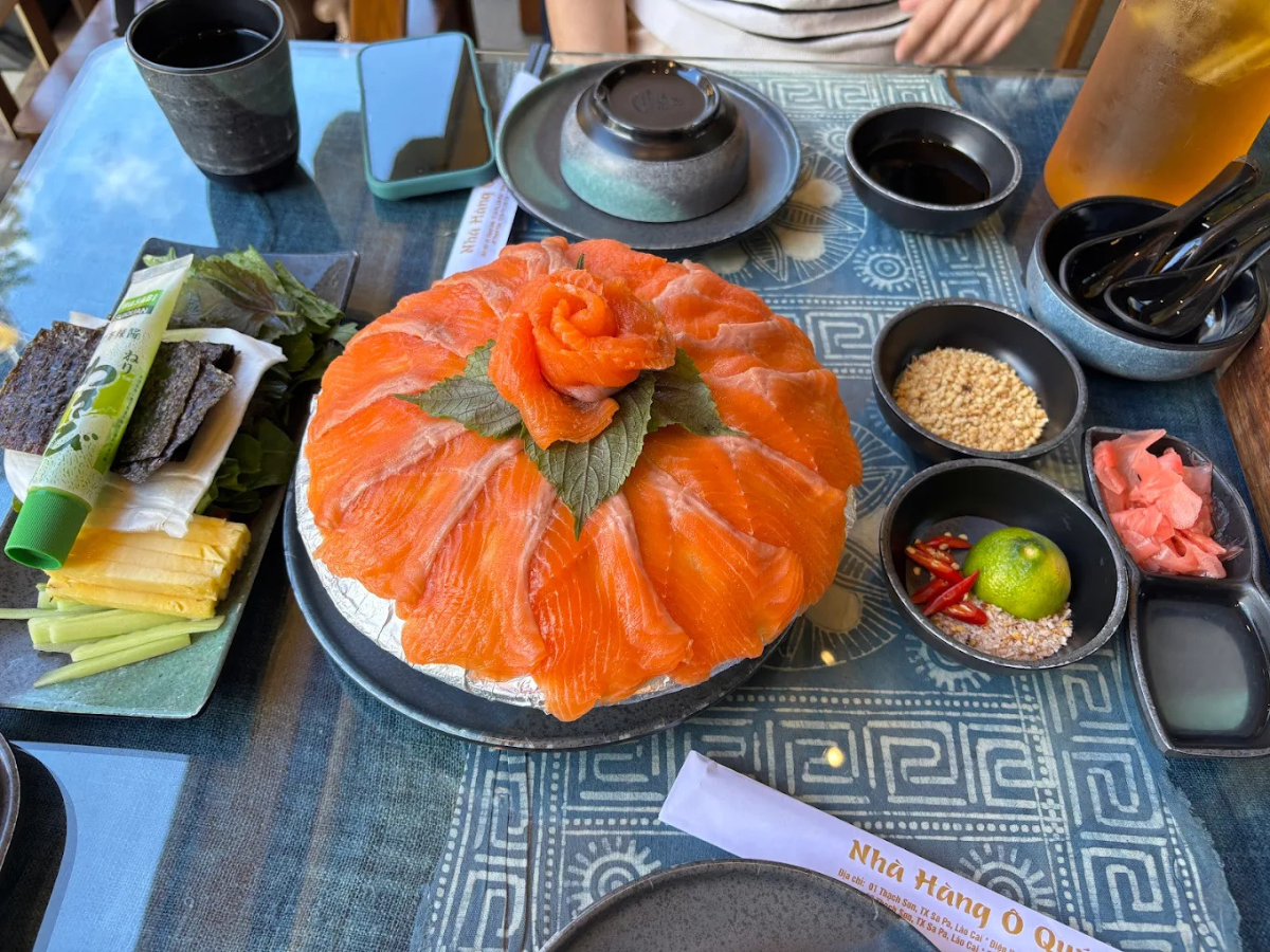 Gỏi cá hồi tươi ngon mang đậm sắc vị Sa Pa