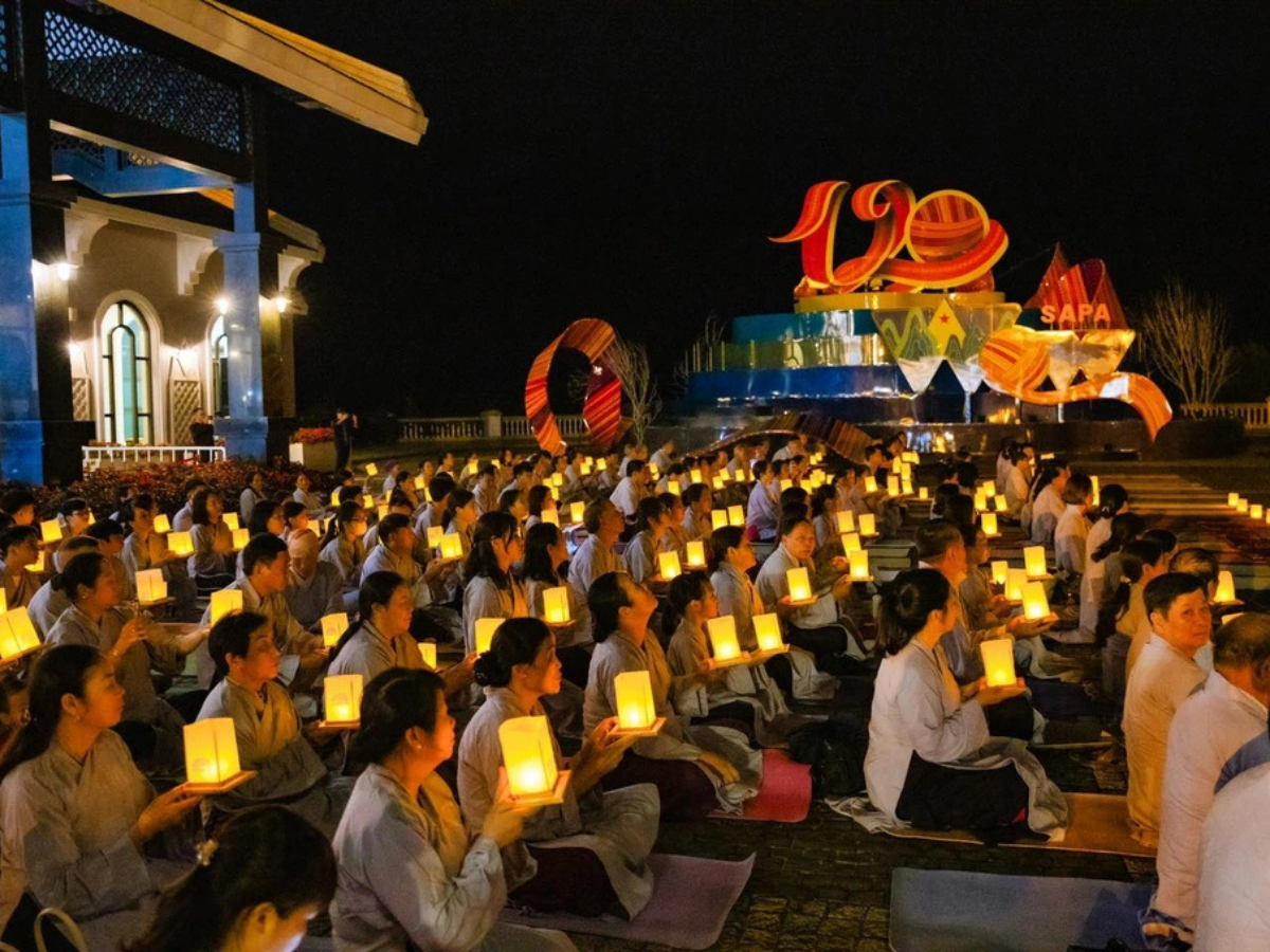 Lễ Vu Lan báo hiếu trên đỉnh Fansipan chan chứa tình người.