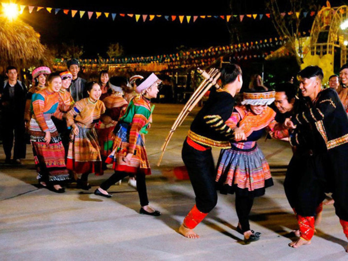 Chợ tình Sa Pa - nơi hẹn hò của những trái tim vùng sương