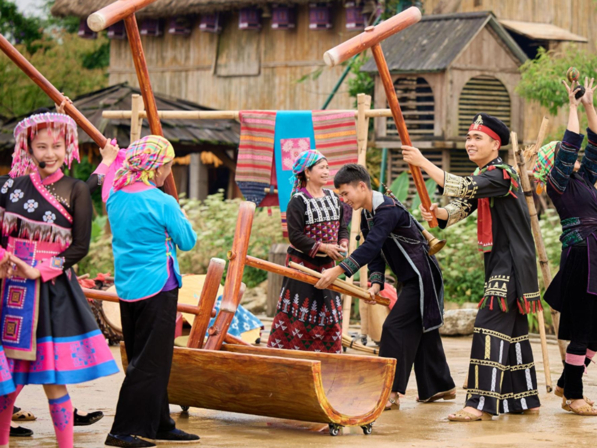 Lễ hội mùa thu Sa Pa tôn vinh bản sắc dân tộc vùng cao.