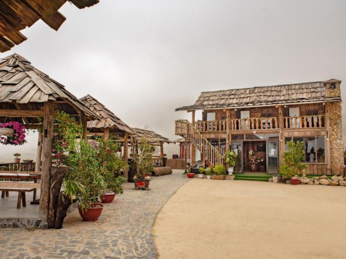 Homestay Tả Van nép mình giữa thảm lúa vàng óng