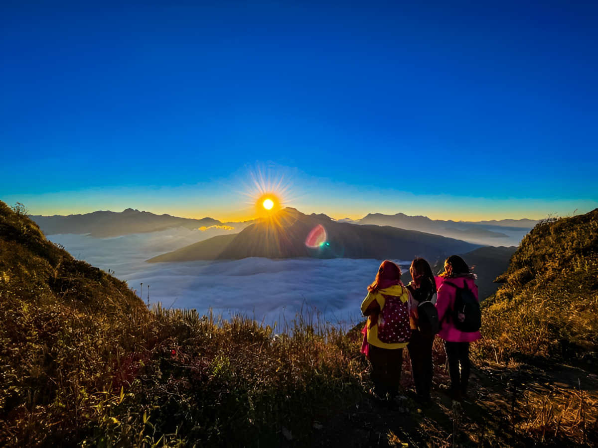 Xã Y Tý bừng sáng trong ánh hoàng hôn lửa lấp lánh