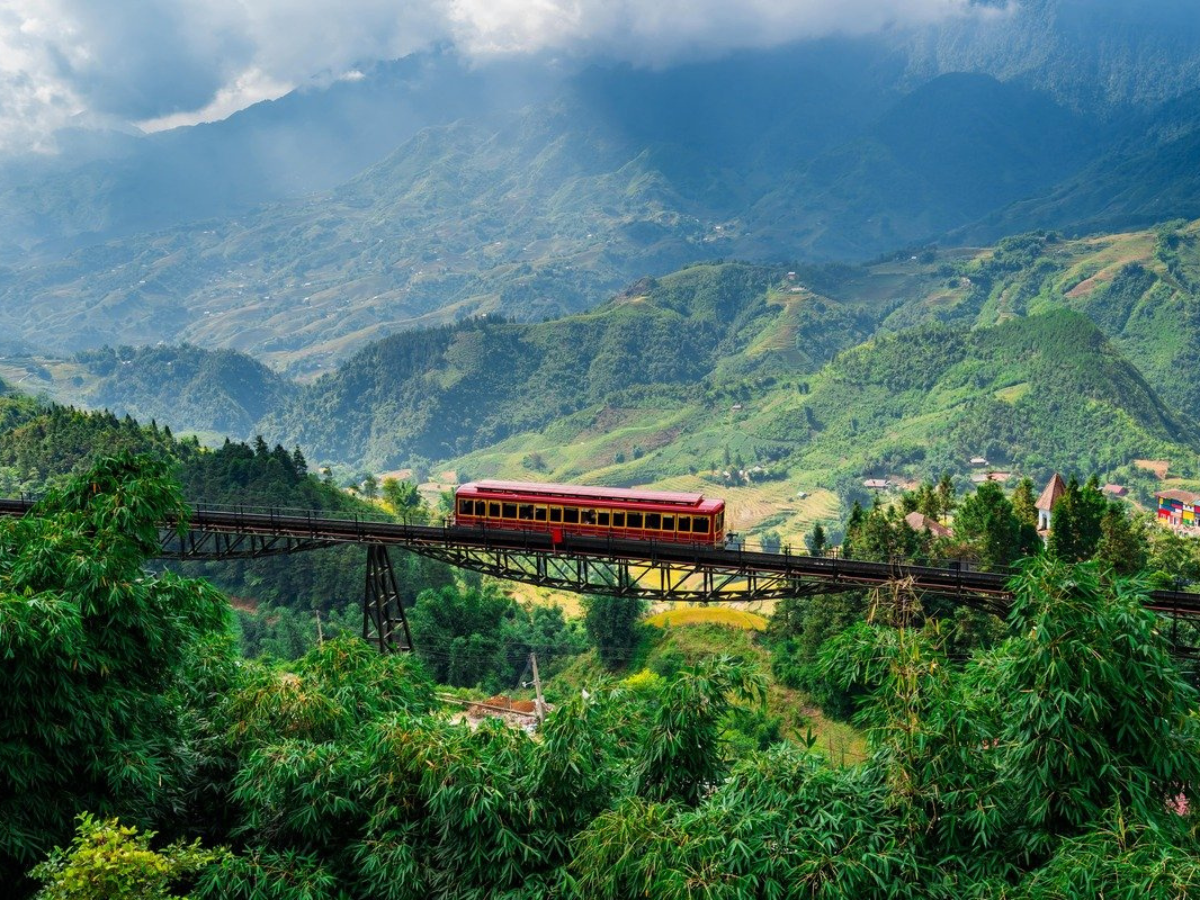 Sa Pa tháng 11 đẹp như bức tranh sơn thủy giữa mây trời và núi non