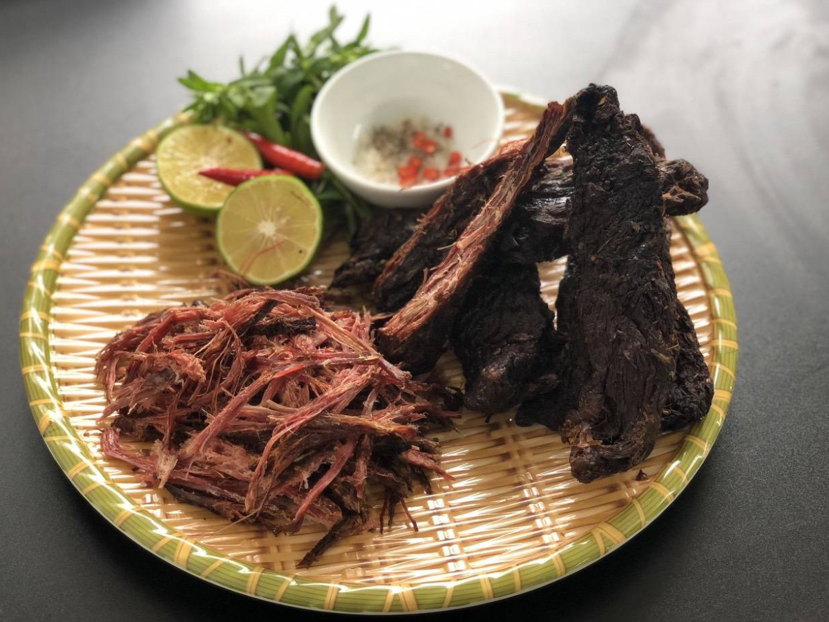 Sa pa có rất nhiều món đặc sản như cá hồi nướng, thịt trâu gác bếp