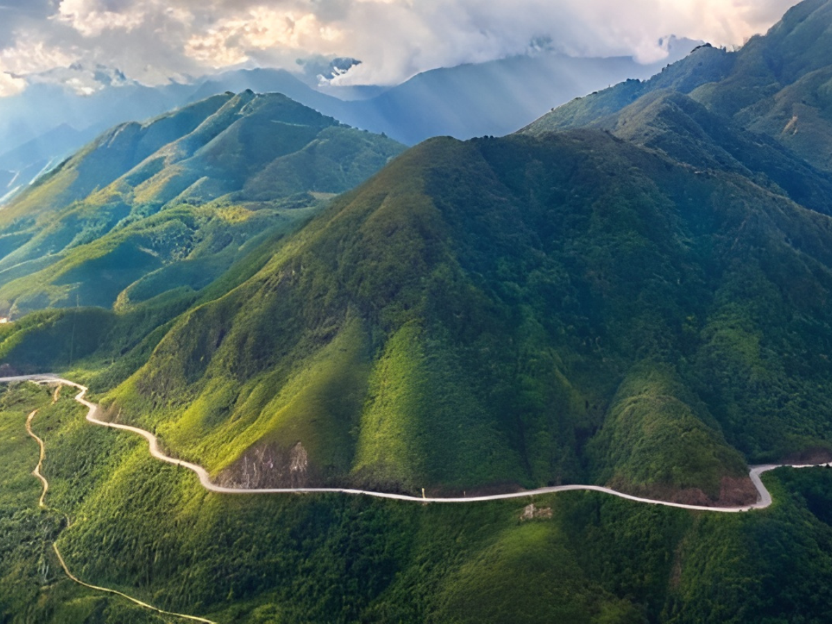 Đèo Ô Quy Hồ đưa du khách lạc vào biển mây bồng bềnh