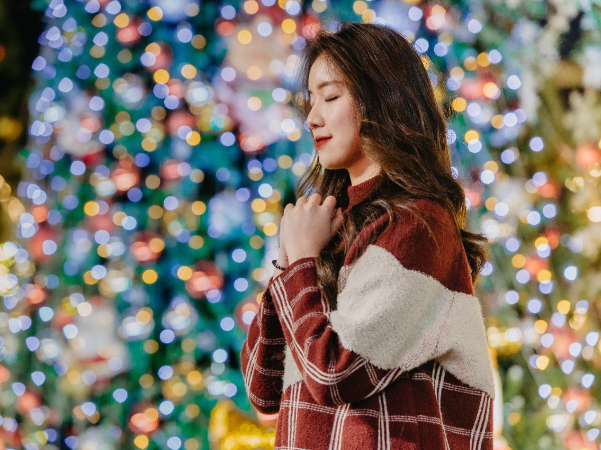 Du khách check-in giữa không gian Giáng sinh lung linh tại Sa Pa.