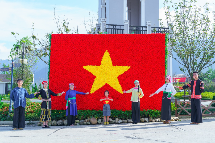 Không khí rực rỡ tại Fansipan vào những ngày Tết Nguyên đán