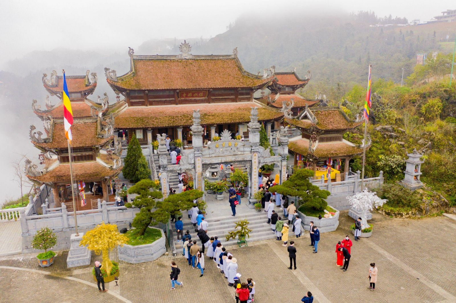 Quần thể tâm linh trên đỉnh Fansipan là một trong những điểm đến tâm linh nổi tiếng tại Sa Pa