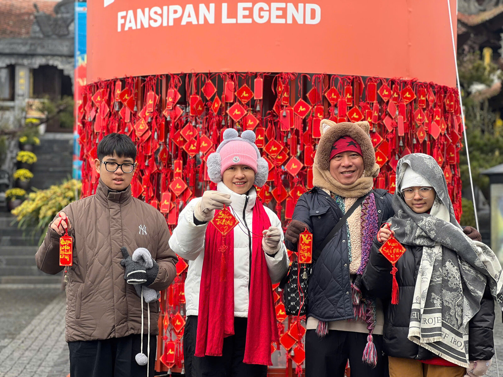 Du khách tới Sun World Fansipan cầu bình an đầu năm