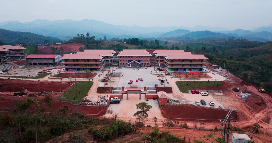 Ngôi trường đang được gấp rút hoàn thiện để chuẩn bị khánh thành.