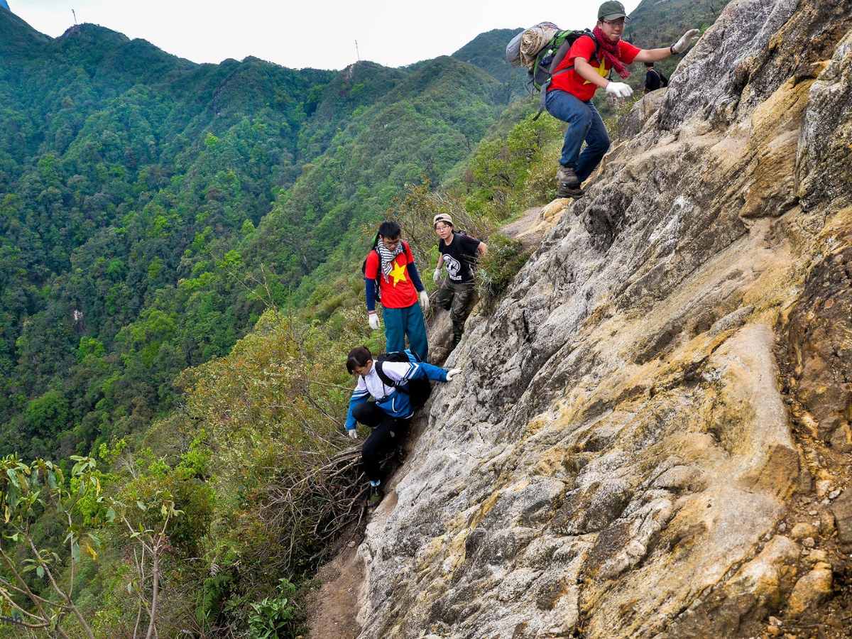 Tuyến leo Trạm Tôn là lộ trình phổ biến chinh phục Fansipan, với quãng đường dài và độ dốc thay đổi. (Nguồn: Sưu tầm)