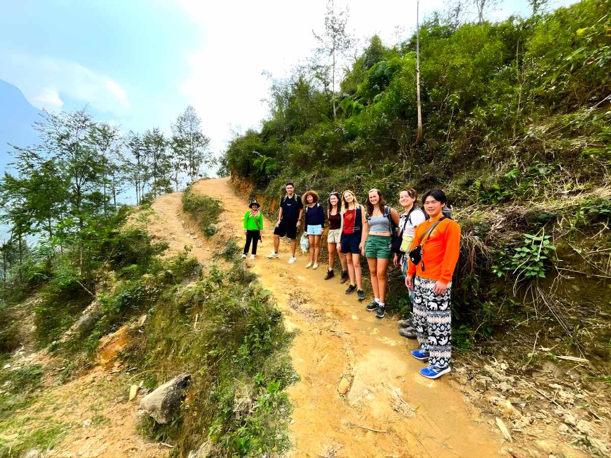 Hành trình trekking bốn ngày tại Sa Pa đòi hỏi thể lực bền bỉ và nhịp di chuyển ổn định. (Nguồn: Sưu tầm)