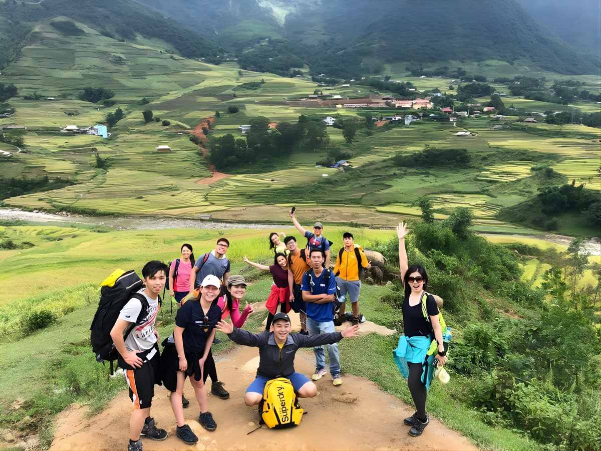 Chặng mở đầu trekking giúp người tham gia thích nghi địa hình núi và nhịp vận động liên tục. (Nguồn: Sưu tầm)