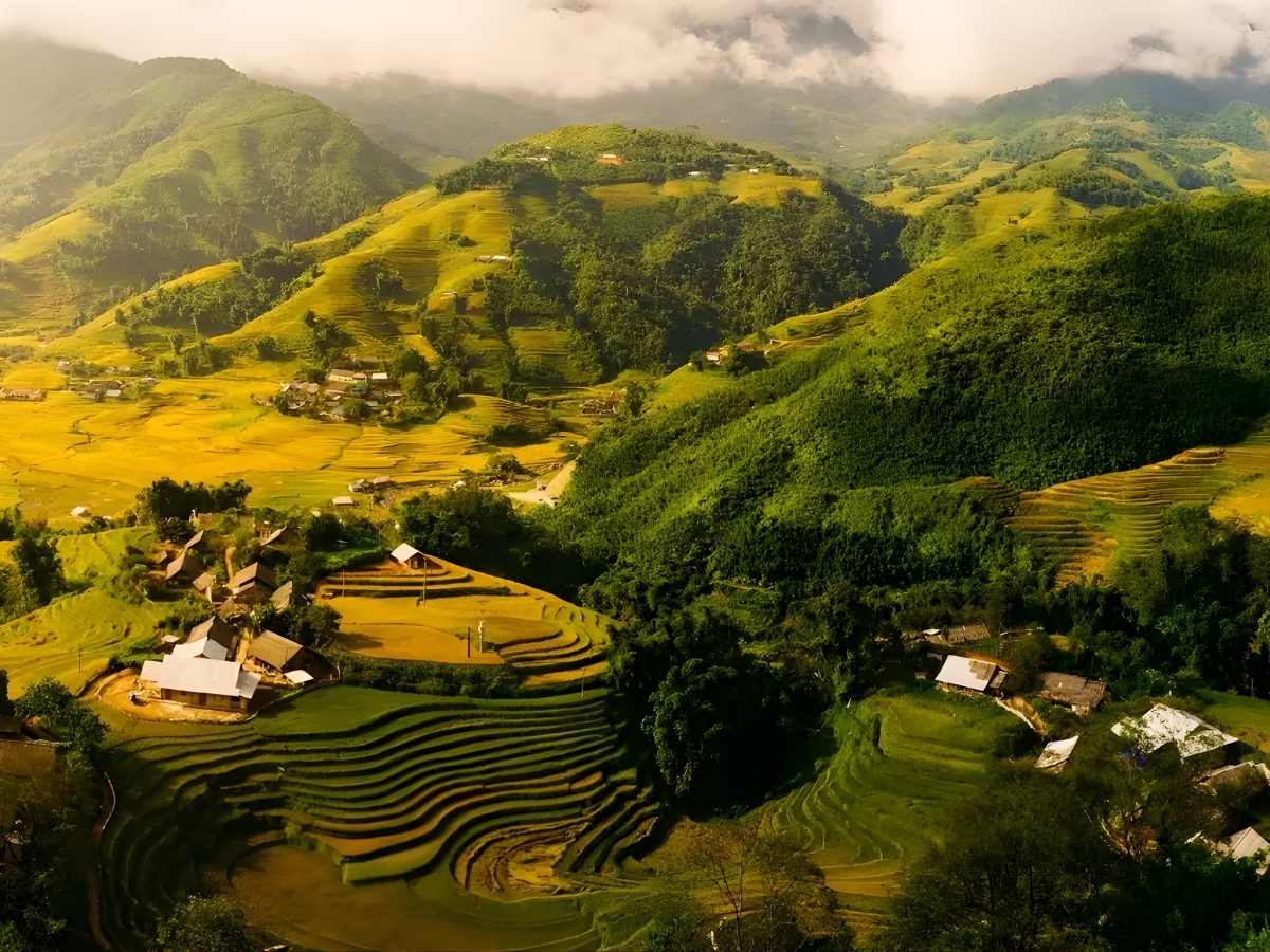 Bản Trung Chải và Tả Phìn thu hút du khách với ruộng bậc thang xanh mướt cùng cảnh quan núi đồi đặc trưng. (Nguồn: Sưu tầm)
