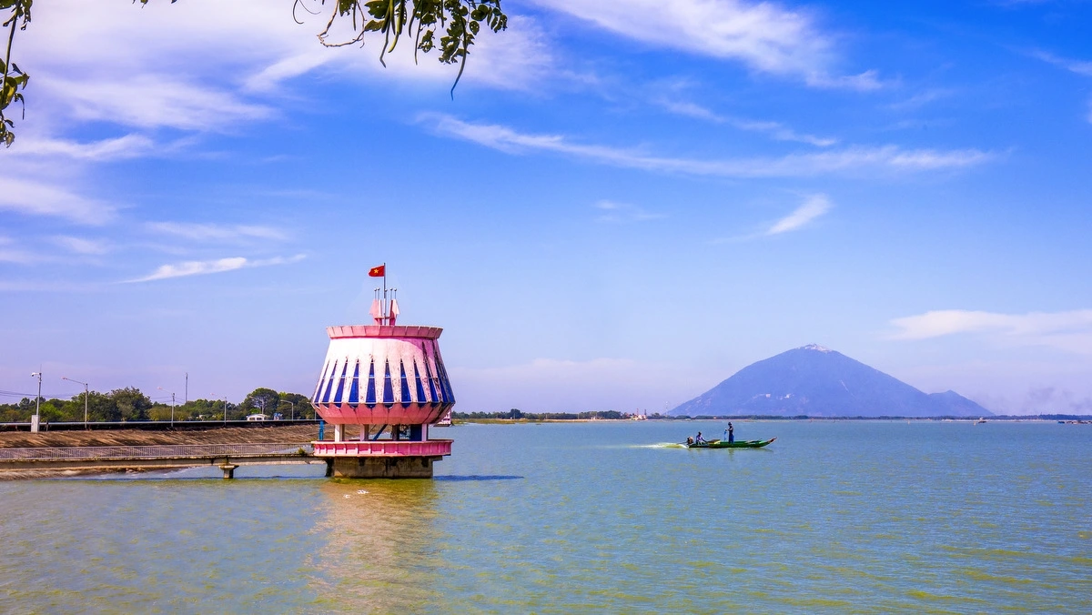 ho_dau_tieng_-_anh_huynh_dong.webp