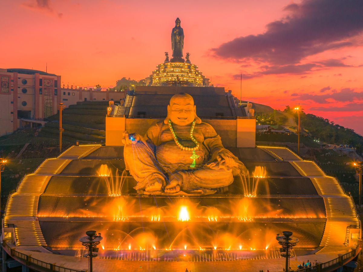 dem-nhac-nuoc-song-dong-tai-quang-truong-phat-ba-tay-bo-da-son