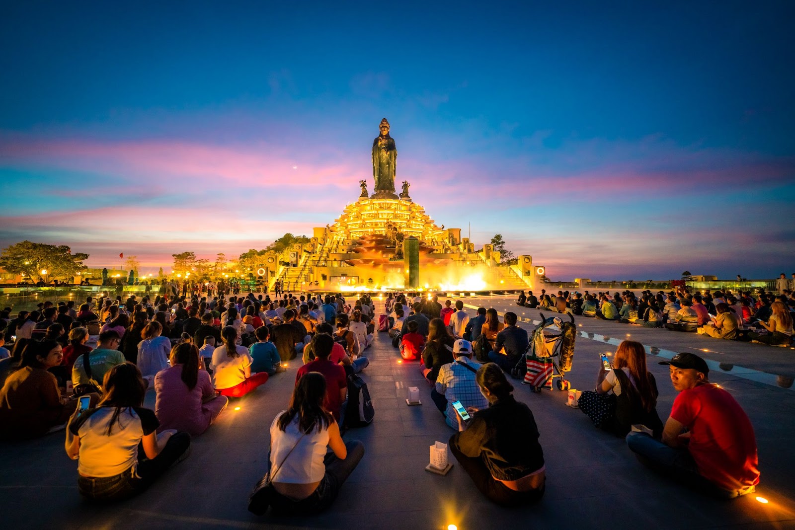 Sống trong không gian linh thiêng trên đỉnh Núi Bà giúp du khách tìm được sự an yên trong tâm hồn