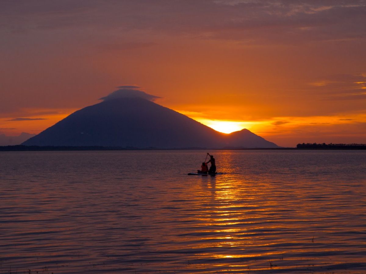 Hoàng hôn thơ mộng trên hồ Dầu Tiếng là thời điểm nổi bật khi trải nghiệm du lịch Tây Ninh