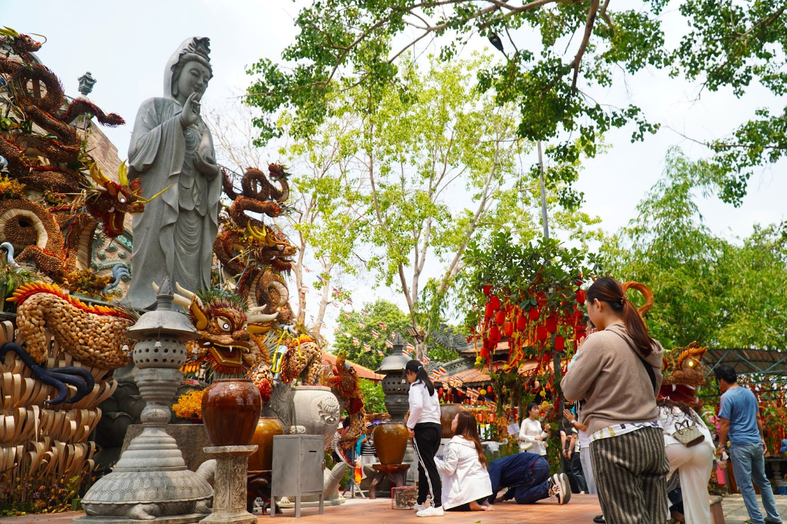 Bên cạnh núi Bà Đen hay Tòa thánh Tây Ninh, chùa Gò Kén cũng là địa điểm tâm linh thu hút du khách tới tham quan và chiêm bái.