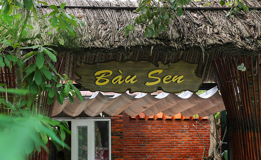 Quán ăn Bàu Sen mang phong cách miền quê Nam Bộ.