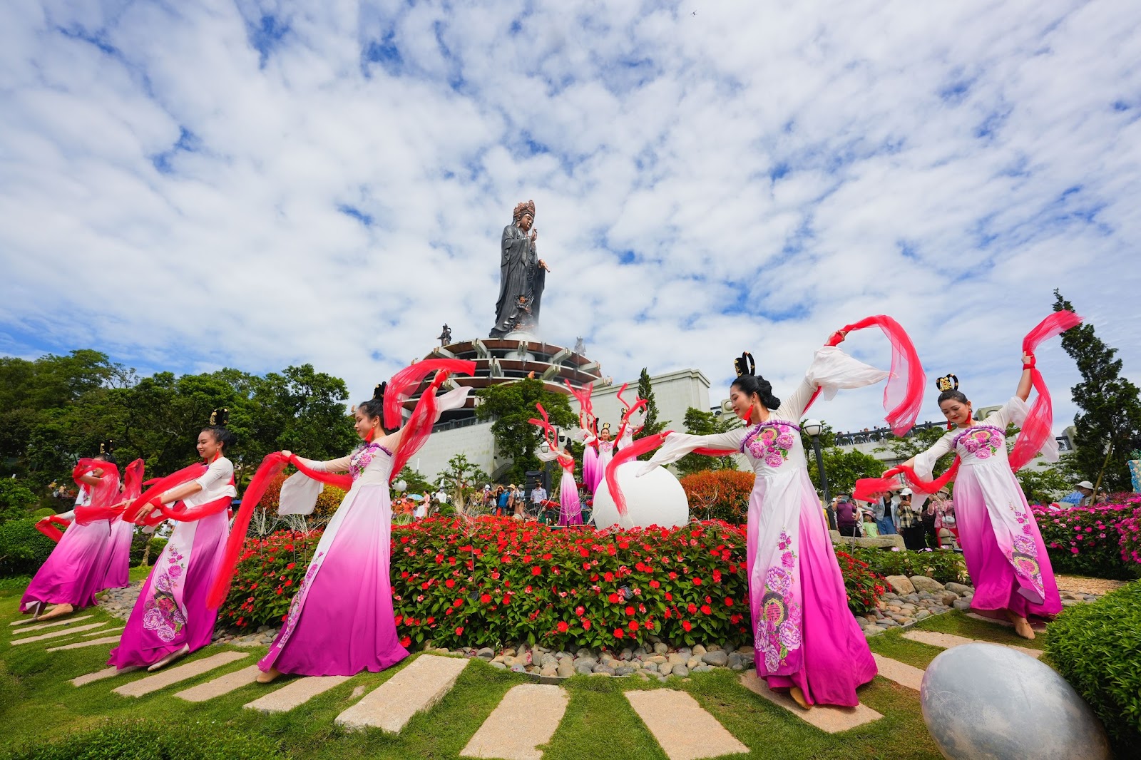 Hàng loạt sự kiện hấp dẫn tại Sun World Ba Den Mountain vào dịp Trung thu.