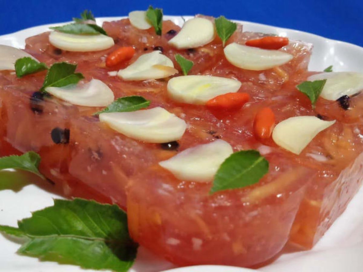 Xưởng nem bưởi truyền thống với hơn 20 năm làm nghề mang đậm hương vị xưa cũ.