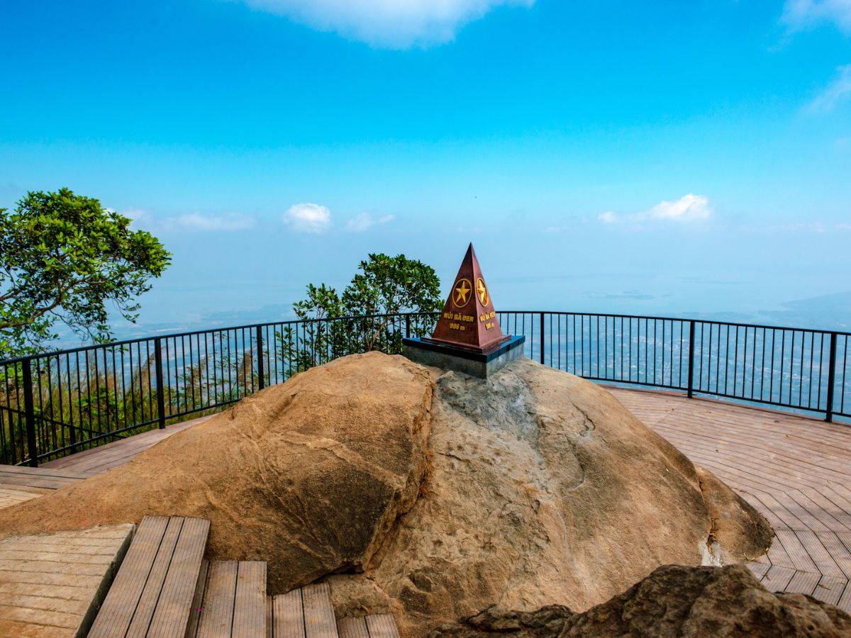 Vãn cảnh chùa kết hợp khám phá Sun World Ba Den Mountain.