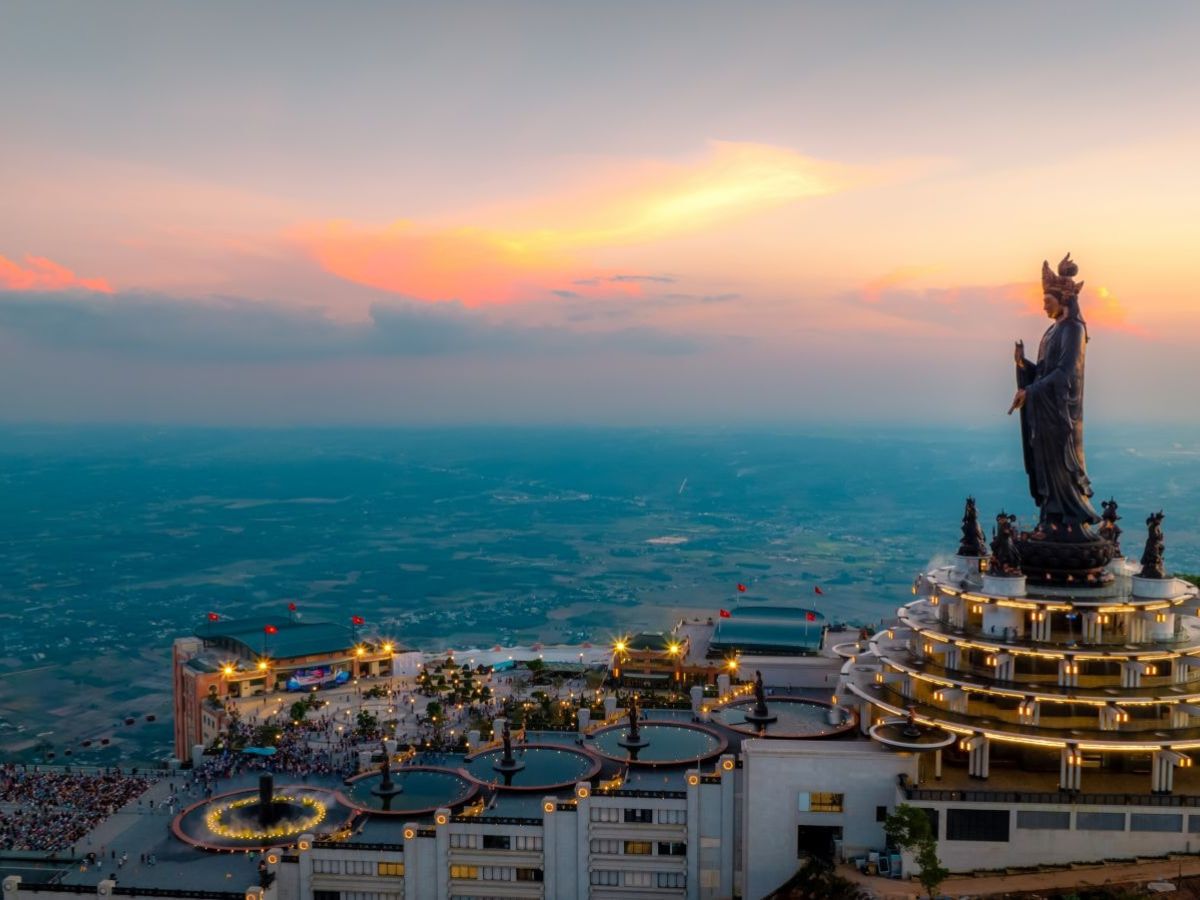 Trải nghiệm vườn nho Tây Ninh kết hợp khám phá núi Bà Đen.