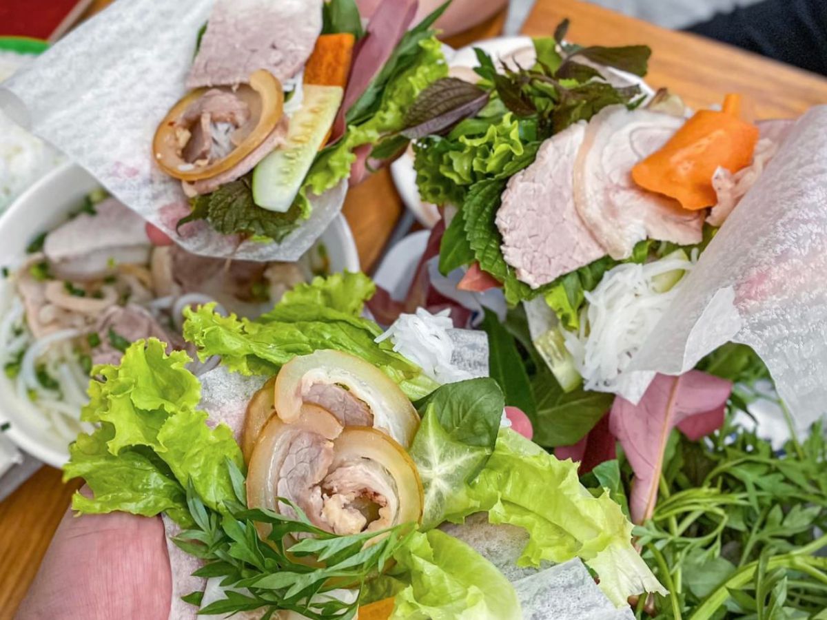 Bò tơ Năm Sánh là thương hiệu ẩm thực Tây Ninh nổi tiếng.