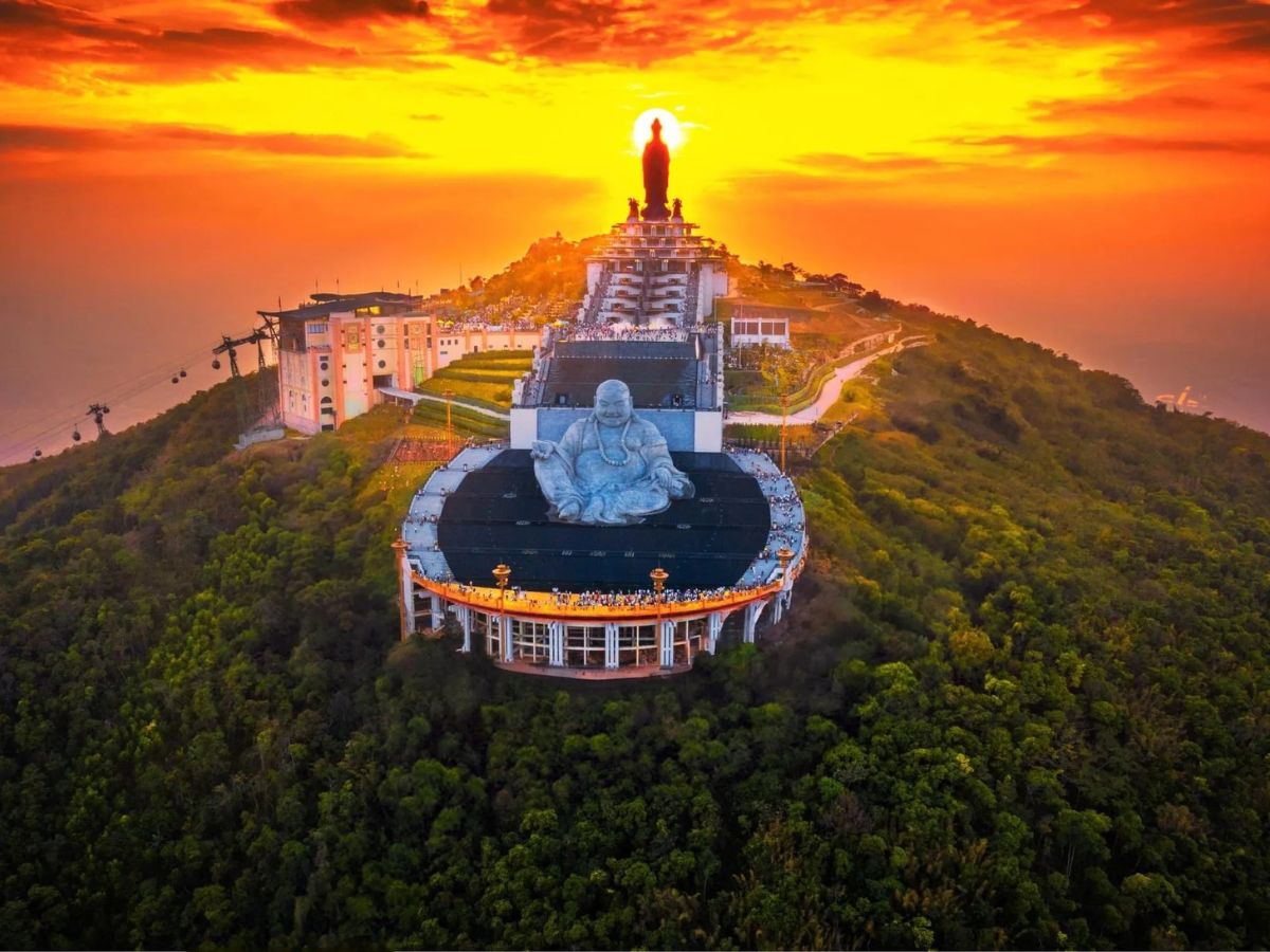 ​​​​​​​Du lịch khám phá núi Bà Đen và dùng bữa trưa Tây Ninh trong hệ sinh thái Sun World Ba Den Mountain.