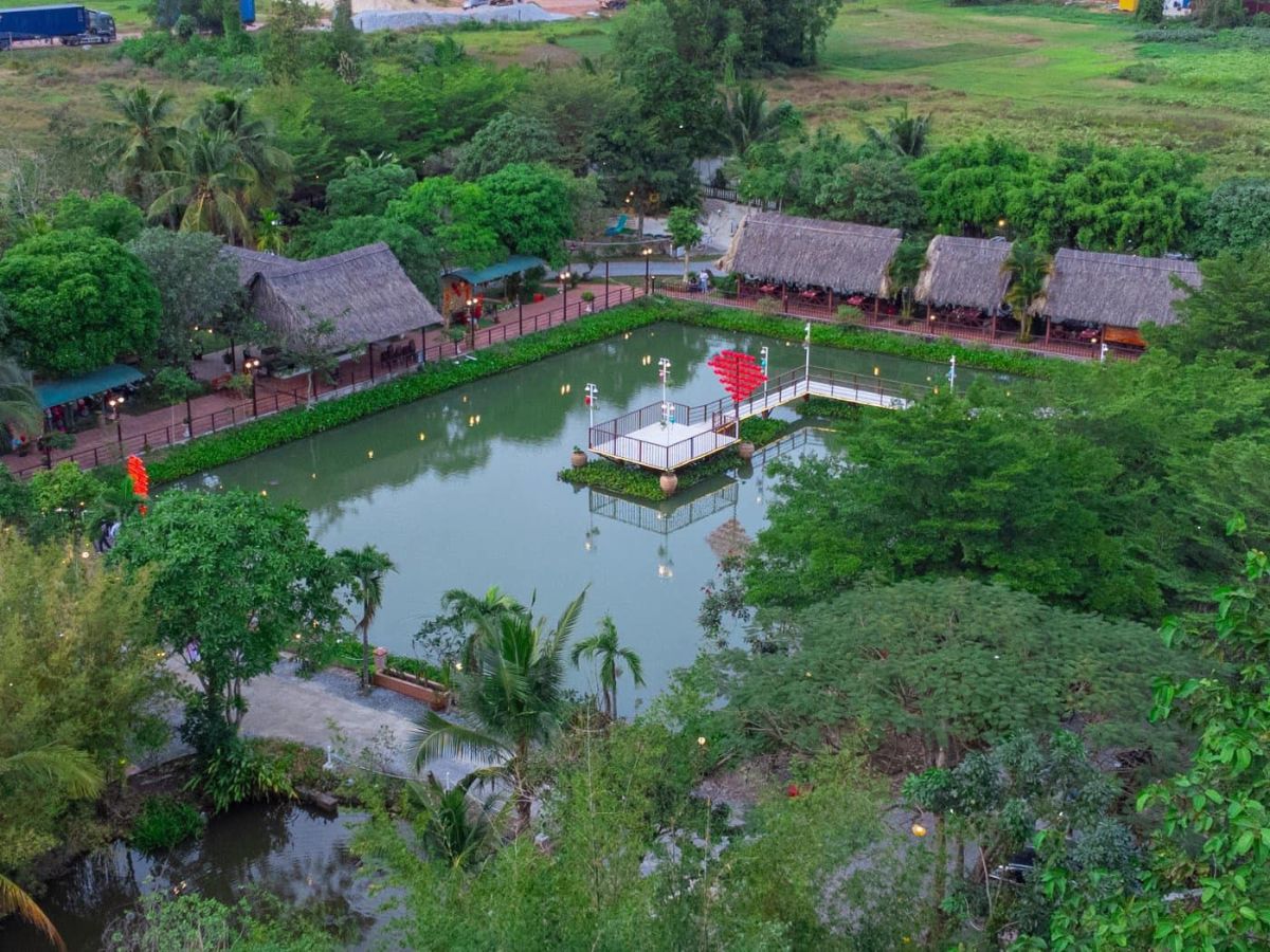 选择西宁的家庭餐厅空间，拥有开阔、亲近自然的空间。
