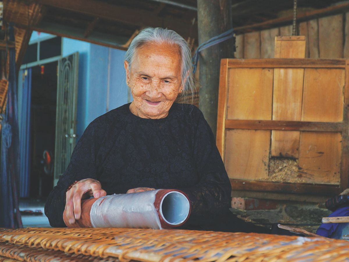 Tham quan làng nghề bánh tráng phơi sương Trảng Bàng.
