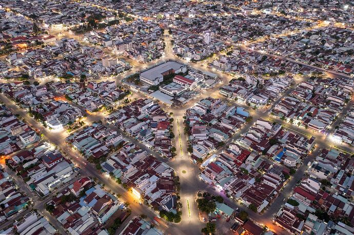 Chợ Long Hoa vào buổi tối.