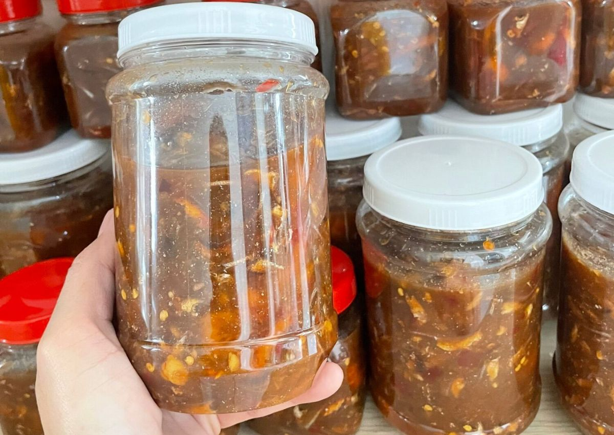 Sau khi ủ xong sẽ ra những hộp mắm chua thơm ngon.