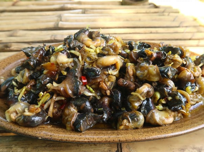 Ốc núi xào là món ăn chế biến đơn giản nhưng rất “hao cơm”.