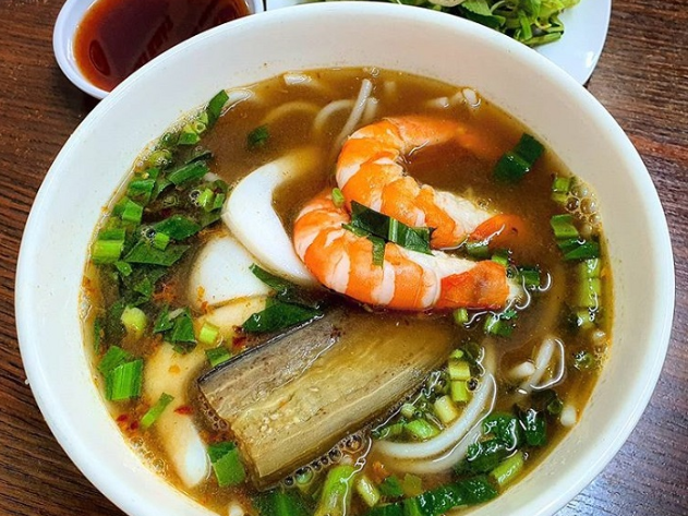 Bún Nàng Hường là quán ăn nổi bật ở Tây Ninh.