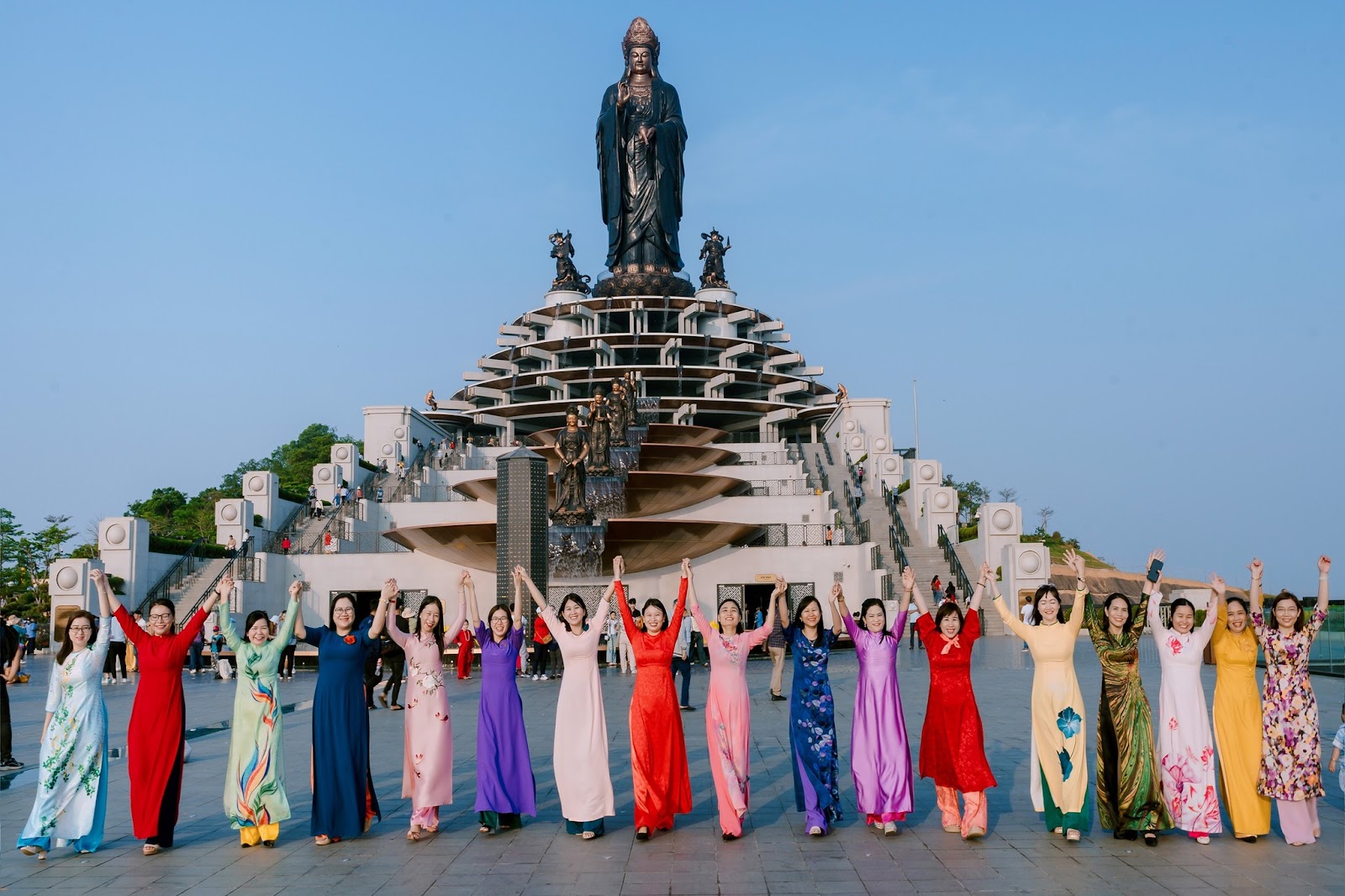 Du khách trải nghiệm tại Sun World Ba Den Mountain