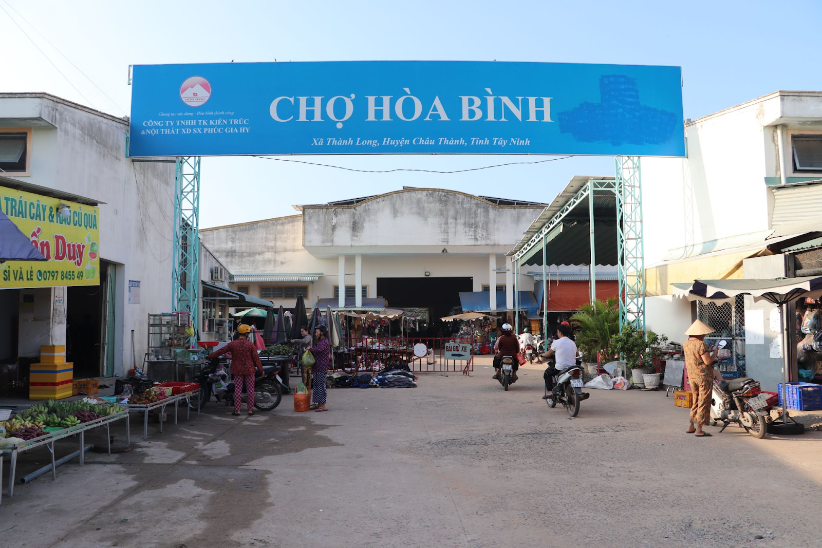 Chợ Hòa Bình có vị trí quan trọng tại biên giới Tây Ninh và Cam-pu-chia.