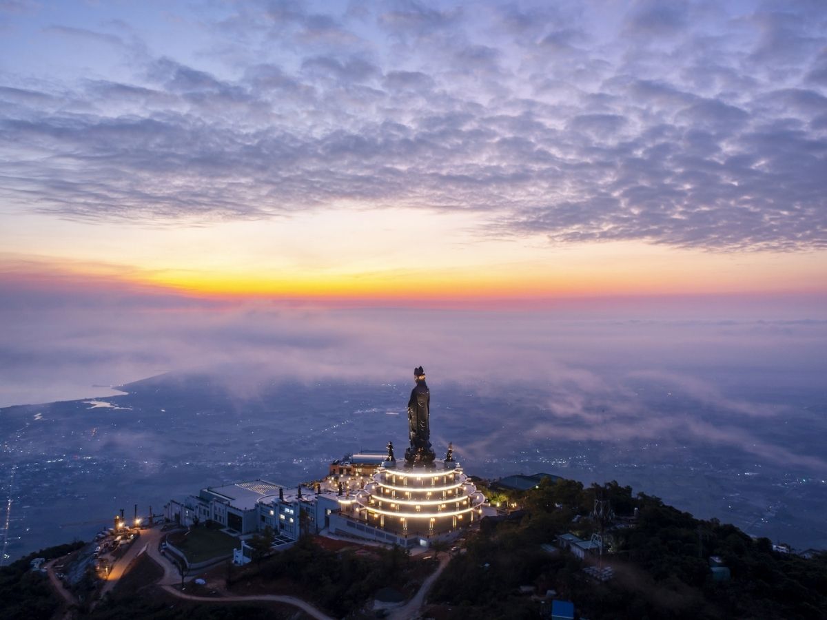 Sun World Ba Den Mountain điểm đến cách Ma Thiên Lãnh khoảng 10 km