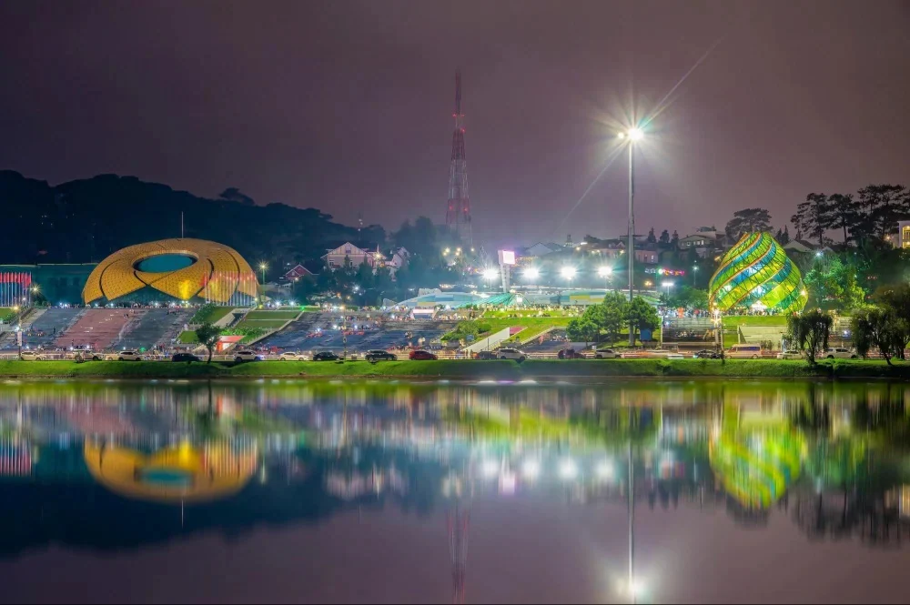 Площадь Ламвьен (Quang Truong Lam Vien) - символ страны тысячи цветов