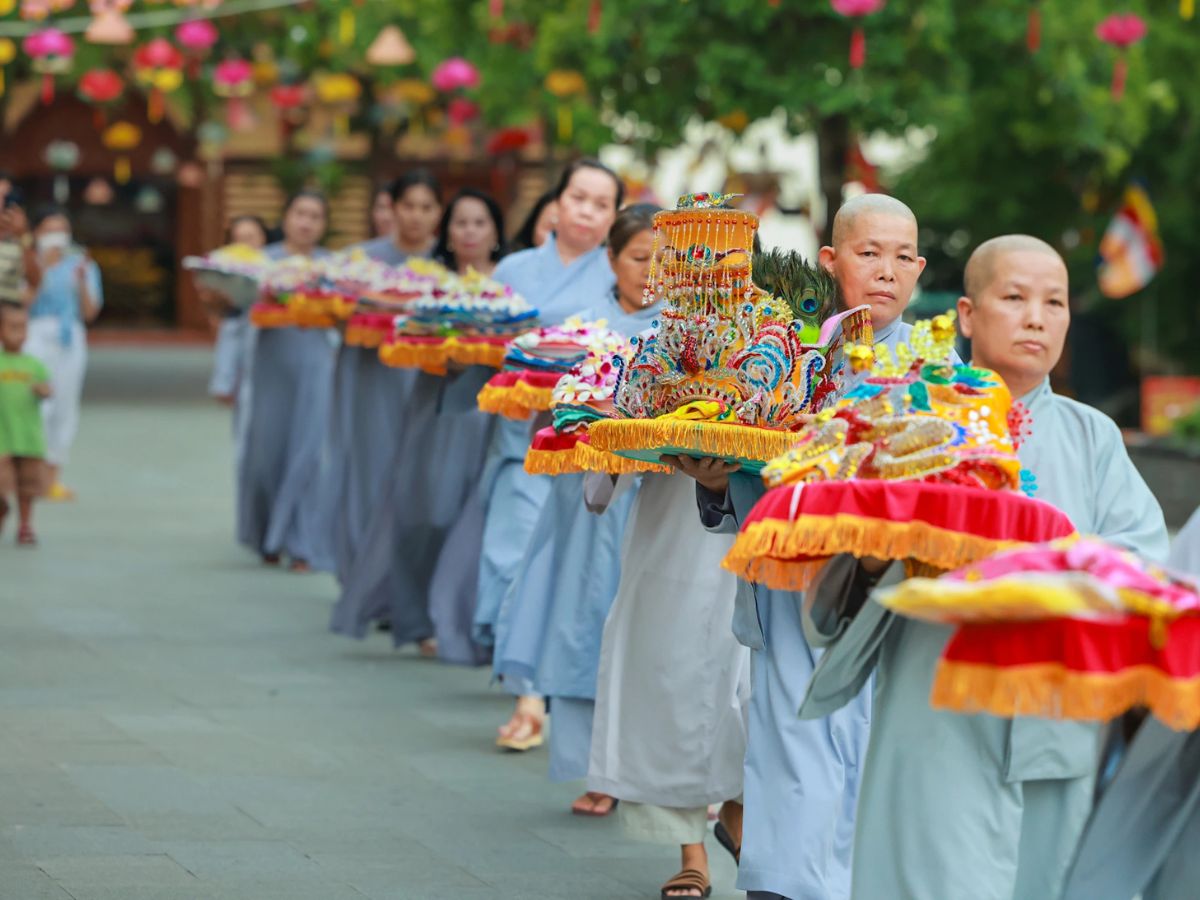 Lễ vật cúng Núi Bà Đen đơn giản, chủ yếu là sự thành tâm.
