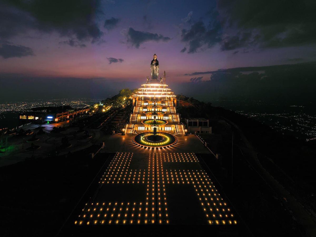 Du lịch khám phá Núi Bà Đen 1 ngày hoặc dịp cuối tuần để tận hưởng không khí thư giãn nơi đây.