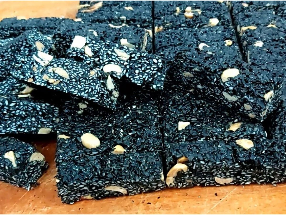 Thèo Lèo Tây Ninh là kẹo đậu phộng đặc sản từ vùng Trảng Bàng, Tây Ninh.