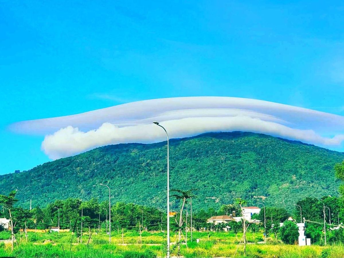 Thời gian đẹp nhất để du lịch núi Bà Đen là từ tháng 12 đến tháng 4 năm sau.