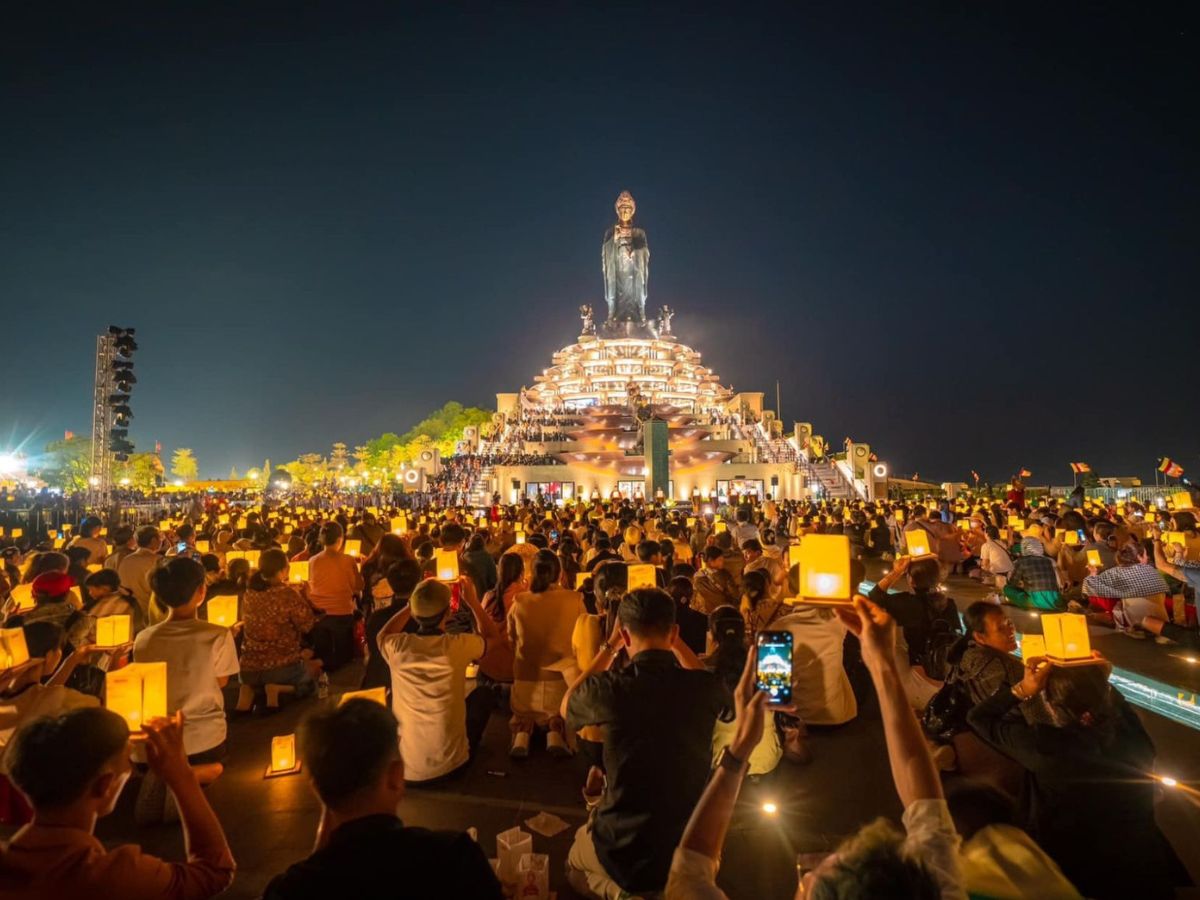 Hội Xuân Núi Bà Đen là lễ hội lớn và quan trọng trong năm tại Tây Ninh.