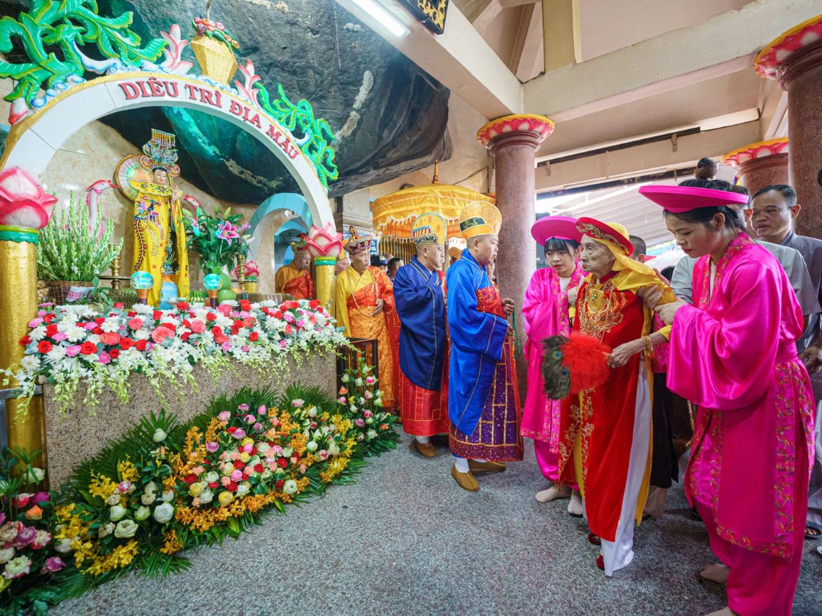 Truyền thuyết Linh Sơn Thánh Mẫu gắn liền với núi Bà Đen và người dân Tây Ninh.