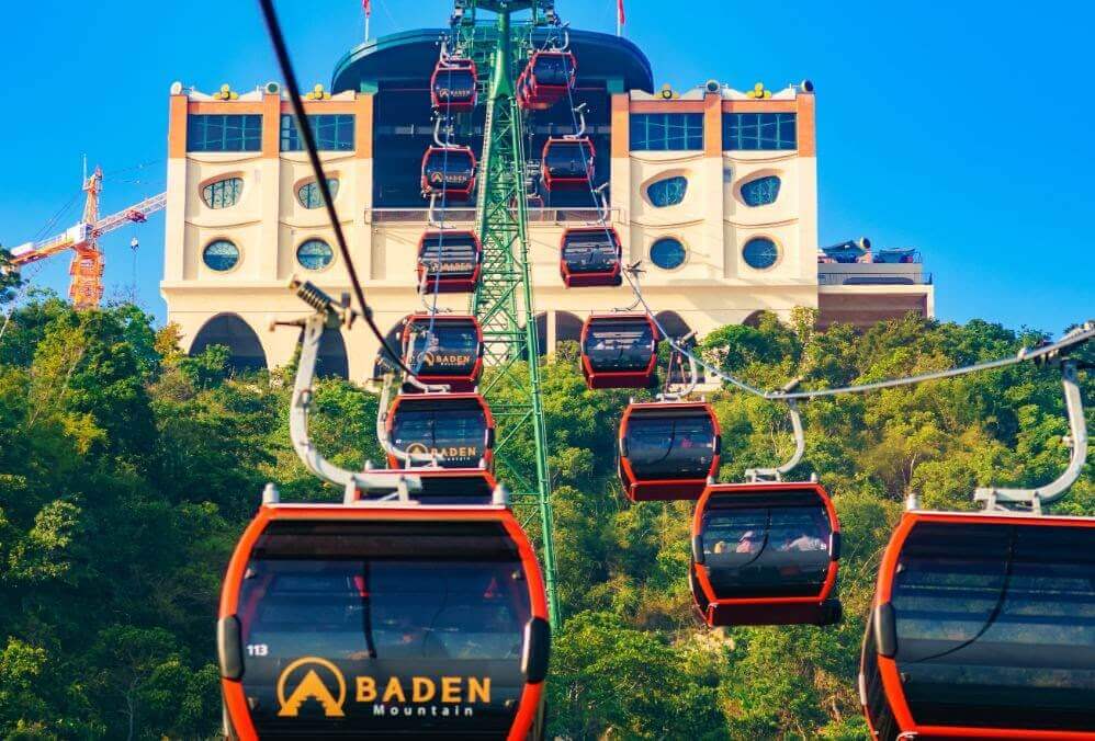 The Ba Den cable car makes reaching the summit fast, easy and effortless.
