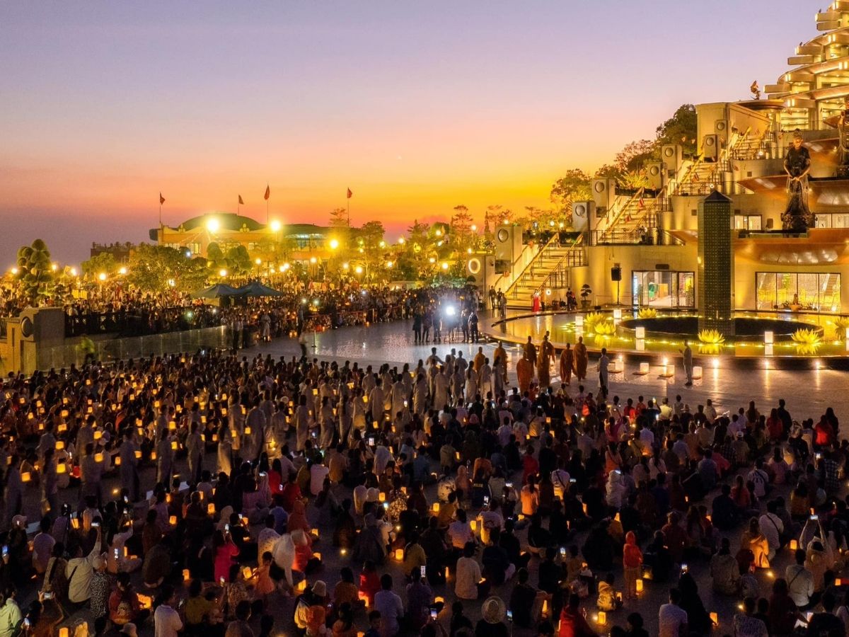 Sun World Ba Den Mountain thường xuyên tổ chức các chương trình nghệ thuật.