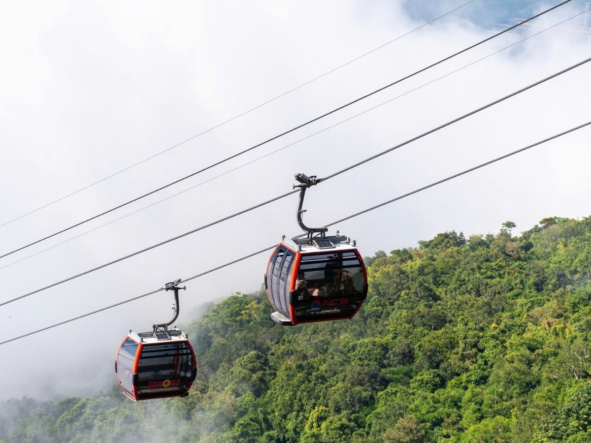 Du khách có thể dành thời gian khám phá Sun World Ba Den Mountain ngắm nhìn toàn cảnh.