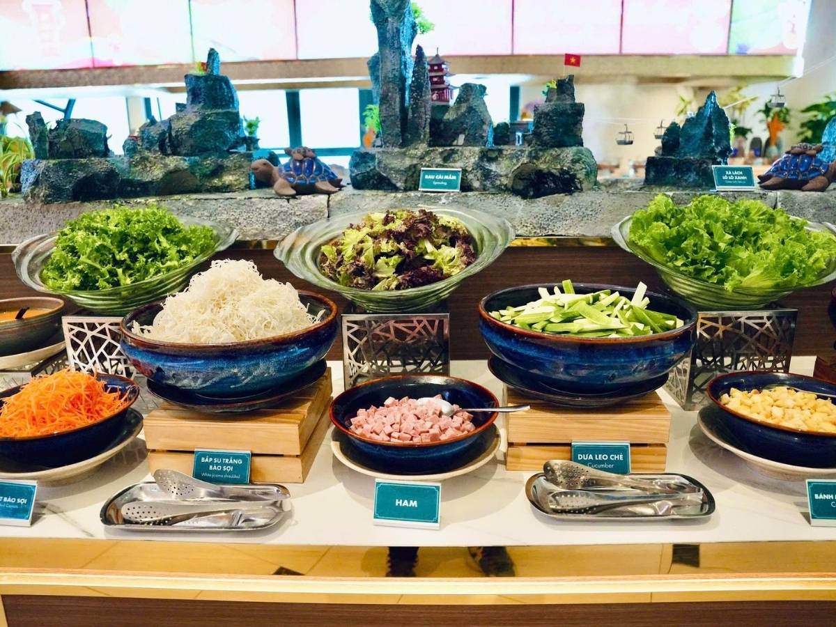 Các món Salad được chế biến cầu kỳ với nhiều thành phần, phù hợp với nhiều sở thích khác nhau.